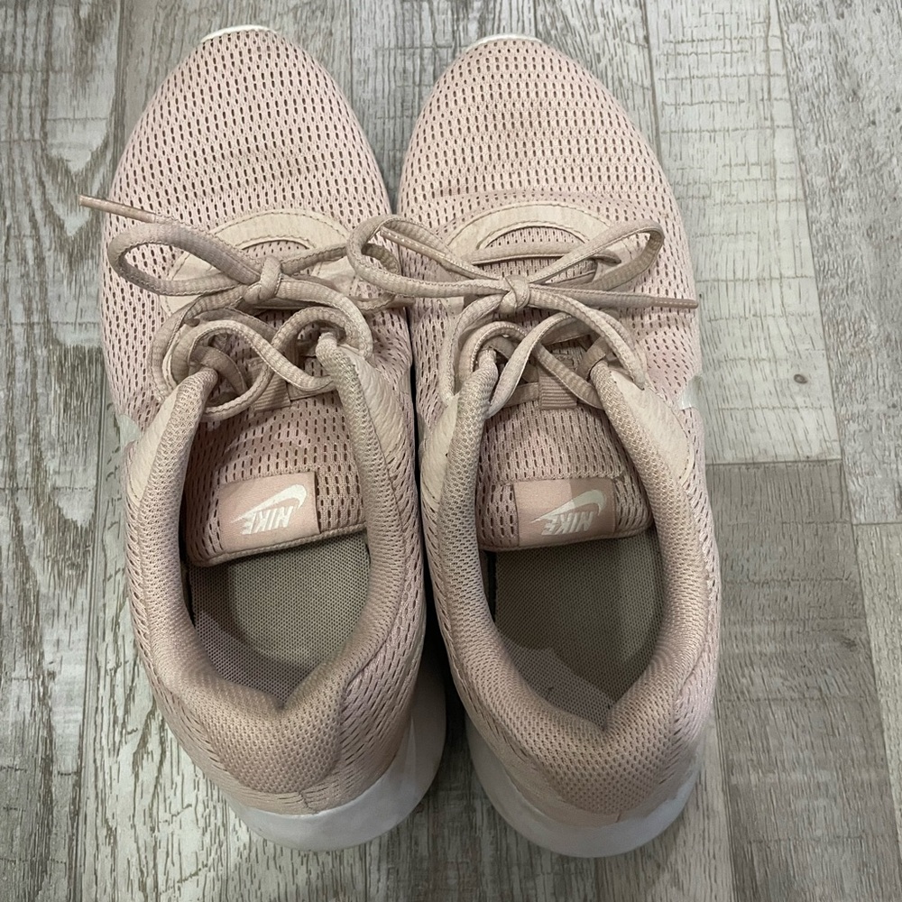 Nike Women's Soft Pink Mesh Sneakers